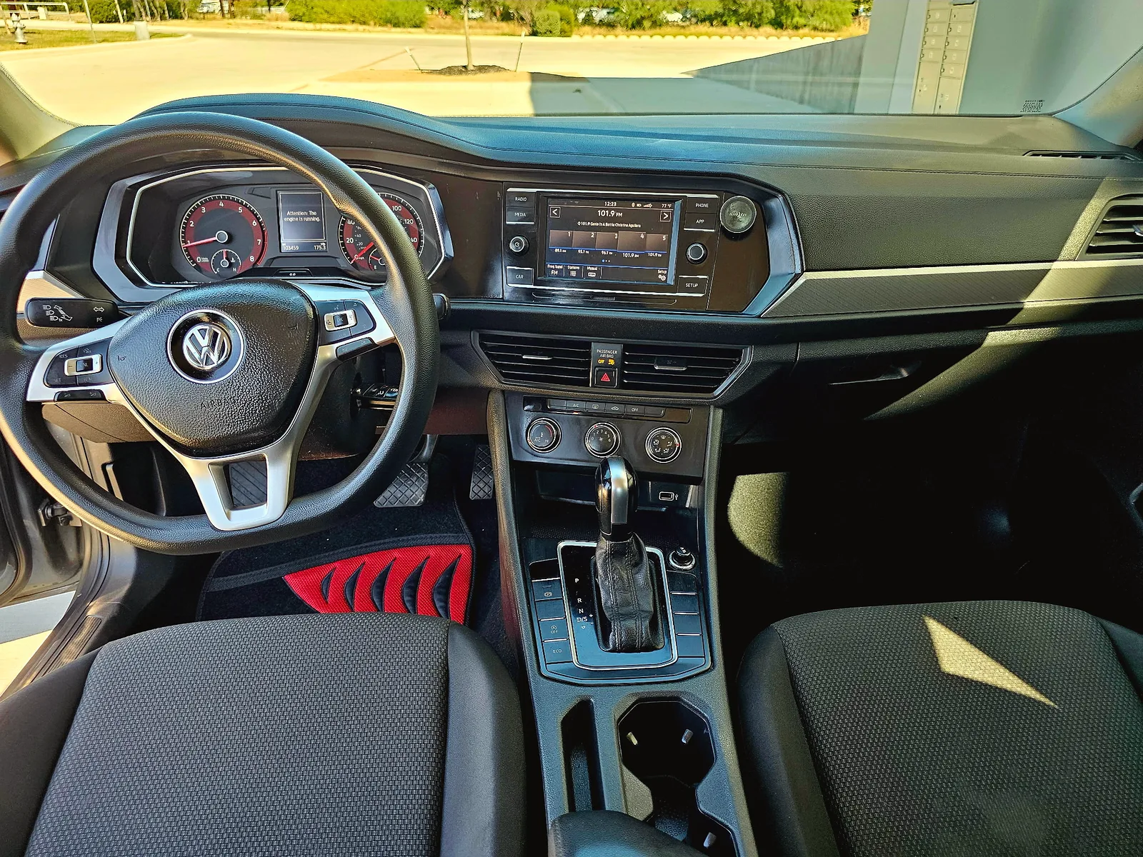 2019 Volkswagen Jetta photo 3